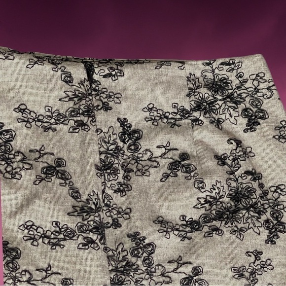 Helen Wang Embroidered Daisy Floral Pencil Skirt with Ribbon Detail Size 4 - Picture 7 of 12